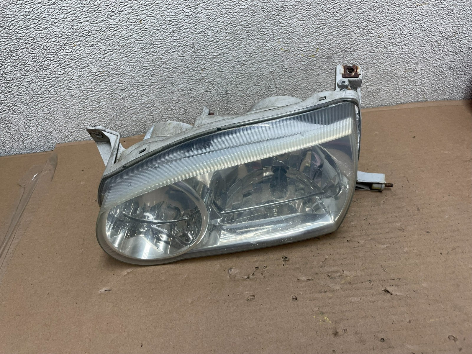 2001 2002 Toyota Corolla Left Driver LH Side Halogen Headlight AA9983 DW0