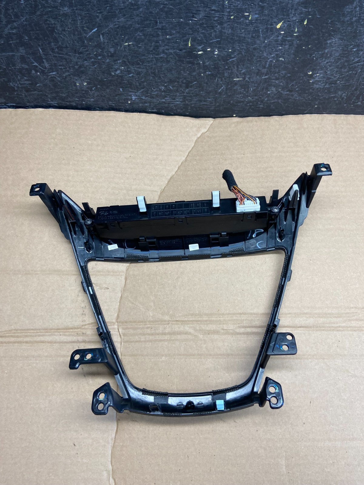 2014-2016 Hyundai Elantra Center Radio Climate Control Air Vent Bezel AF1755 DG3