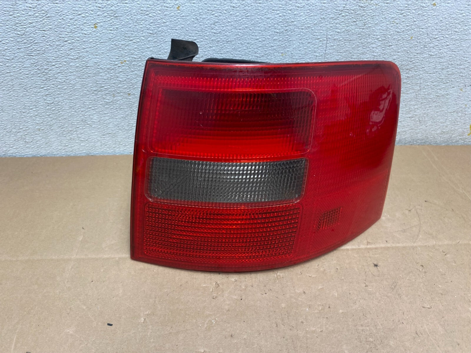 1999-2001 Audi A6 Wagon Oem Right Passenger Rh Side Tail Light Oem M3540 DW0
