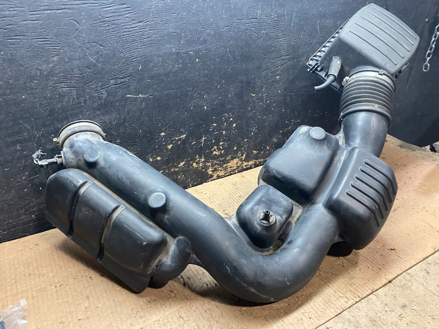 2011 - 2013 Dodge Durango 3.6L Resonator Air Intake Tube Y6712 DG1