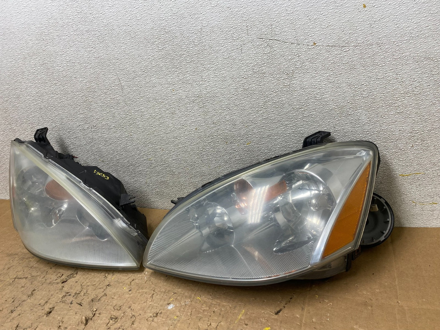2002 to 2004 Nissan Altima Left+Right Side Set Halogen Headlights OEM V8053 DW2