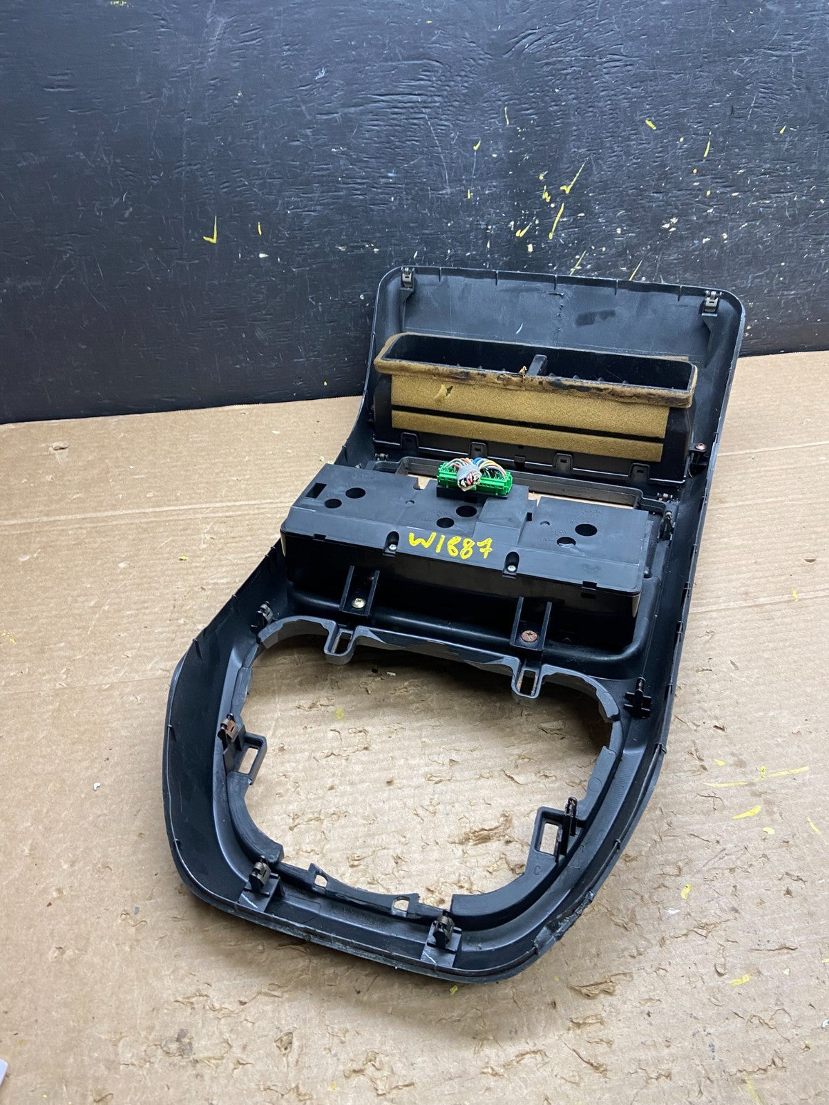 2003 to 2008  Honda Element Radio Climate Control Shifter Bezel OEM W1887 DG6