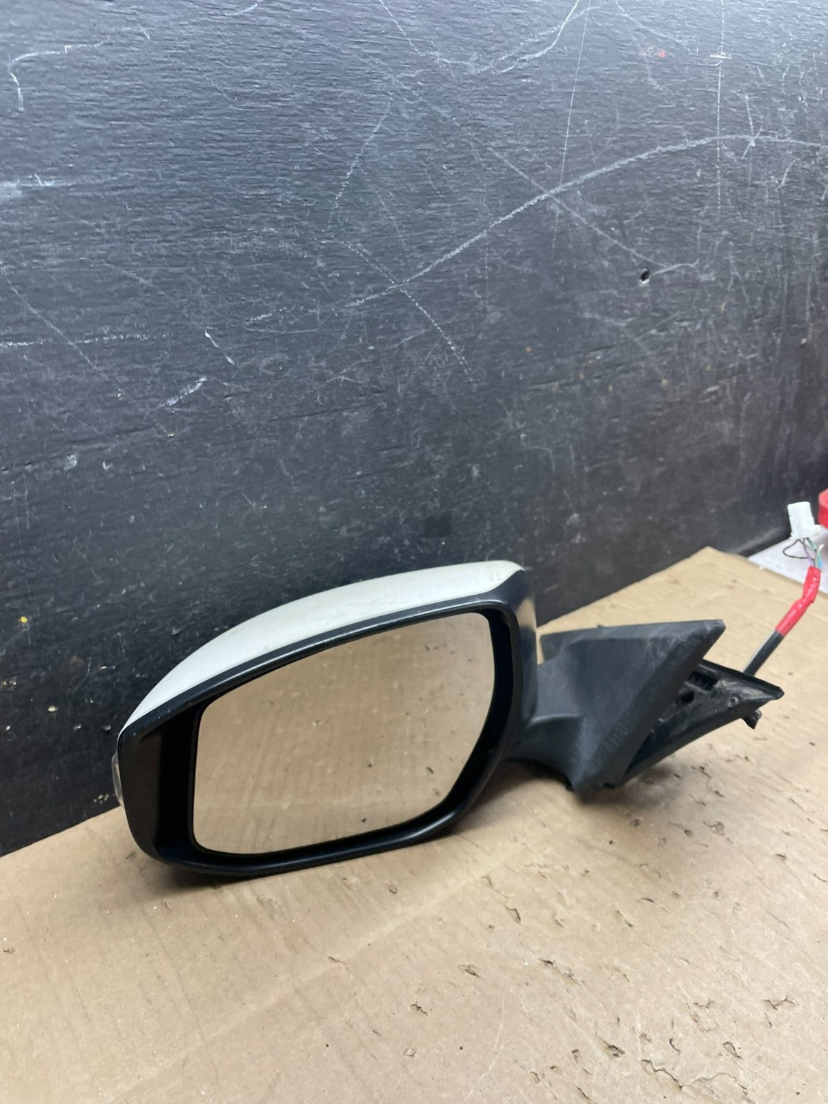 2016 to 2018 Nissan Altima Left Driver LH Turn Signal Door Mirror Q6386 DG10