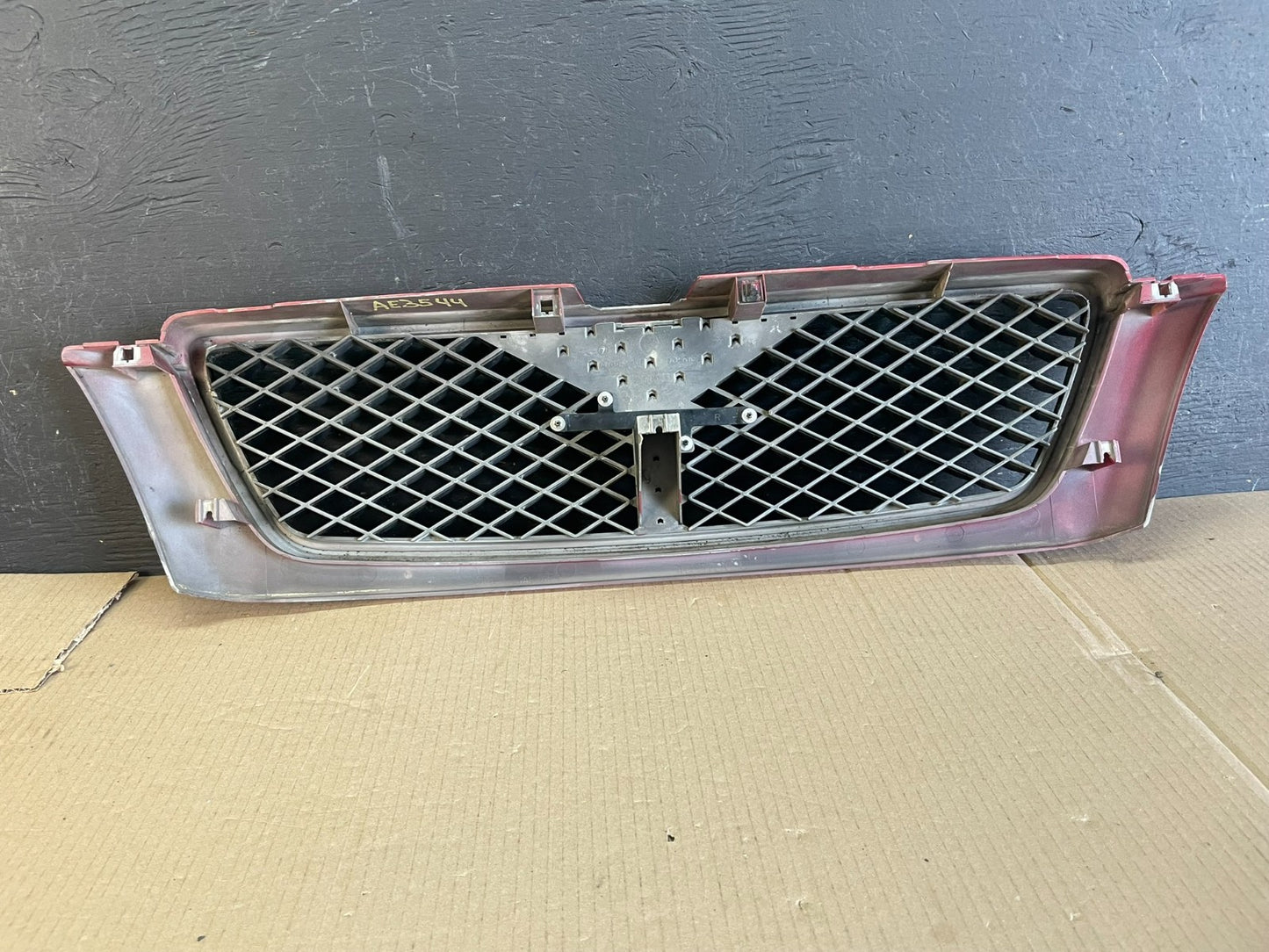 1997 to 2000 Subaru Forester SF5 Front Grill Grille AE35443