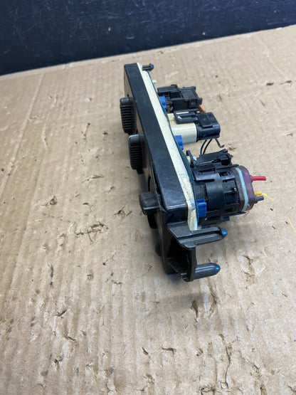 1999 to 2002 Chevrolet Silverado HVAC Heater Climate Control Module ad6797 DG2