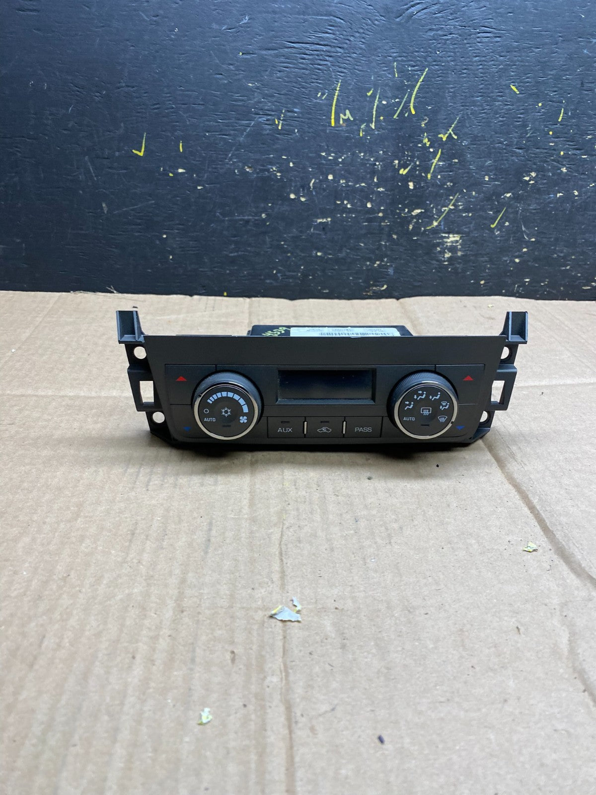 2006 to 2011 Cadillac DTS AC Heater Climate Control Panel AA4539 DG0