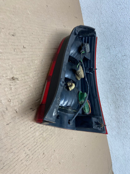 2001 2002 2003 2004 Mazda Tribute Left Driver Lh Side Tail Light AE7319 LK7