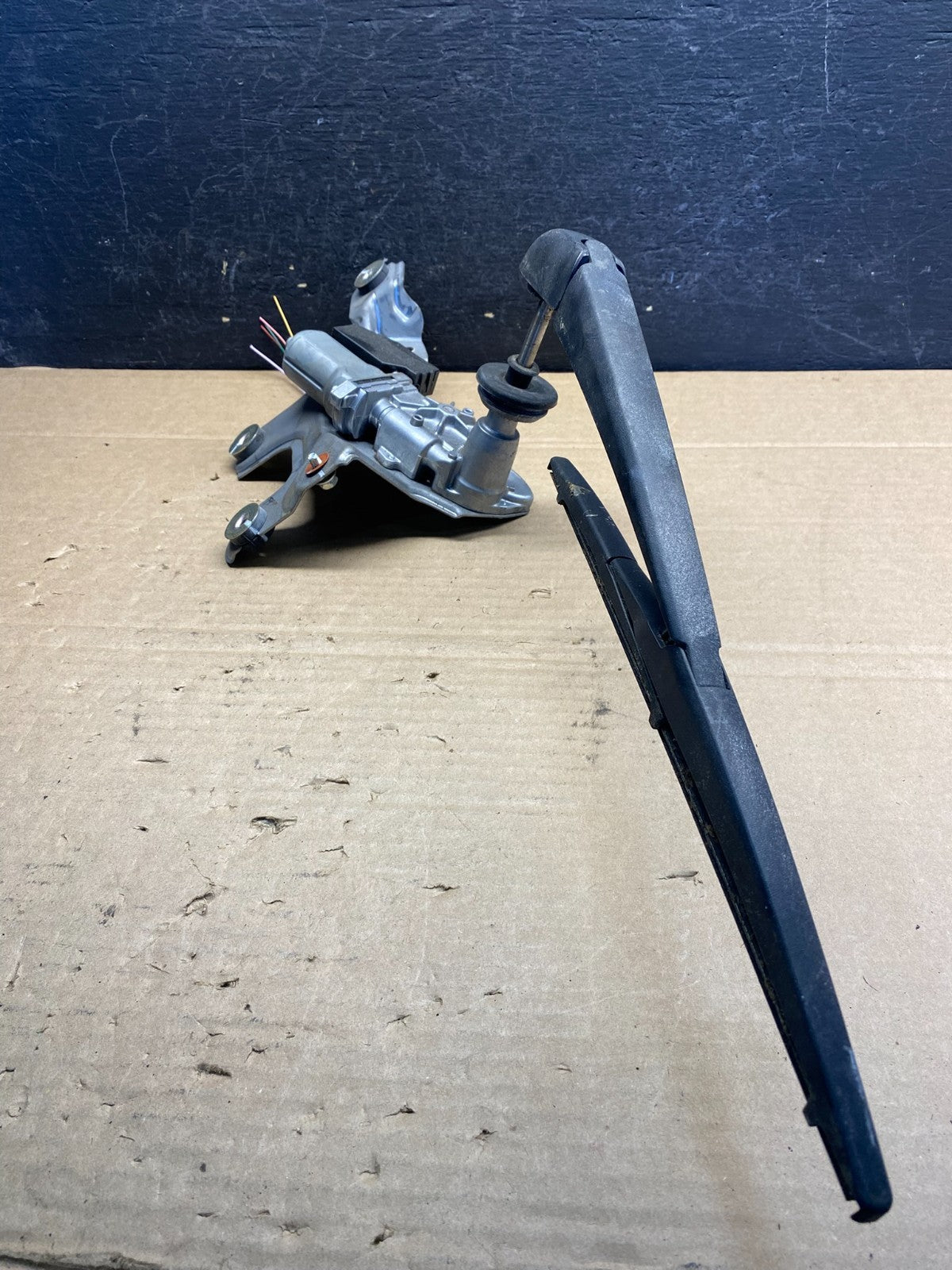 2014 to 2019 Toyota Highlander Rear Wiper Motor ae8202 DG2