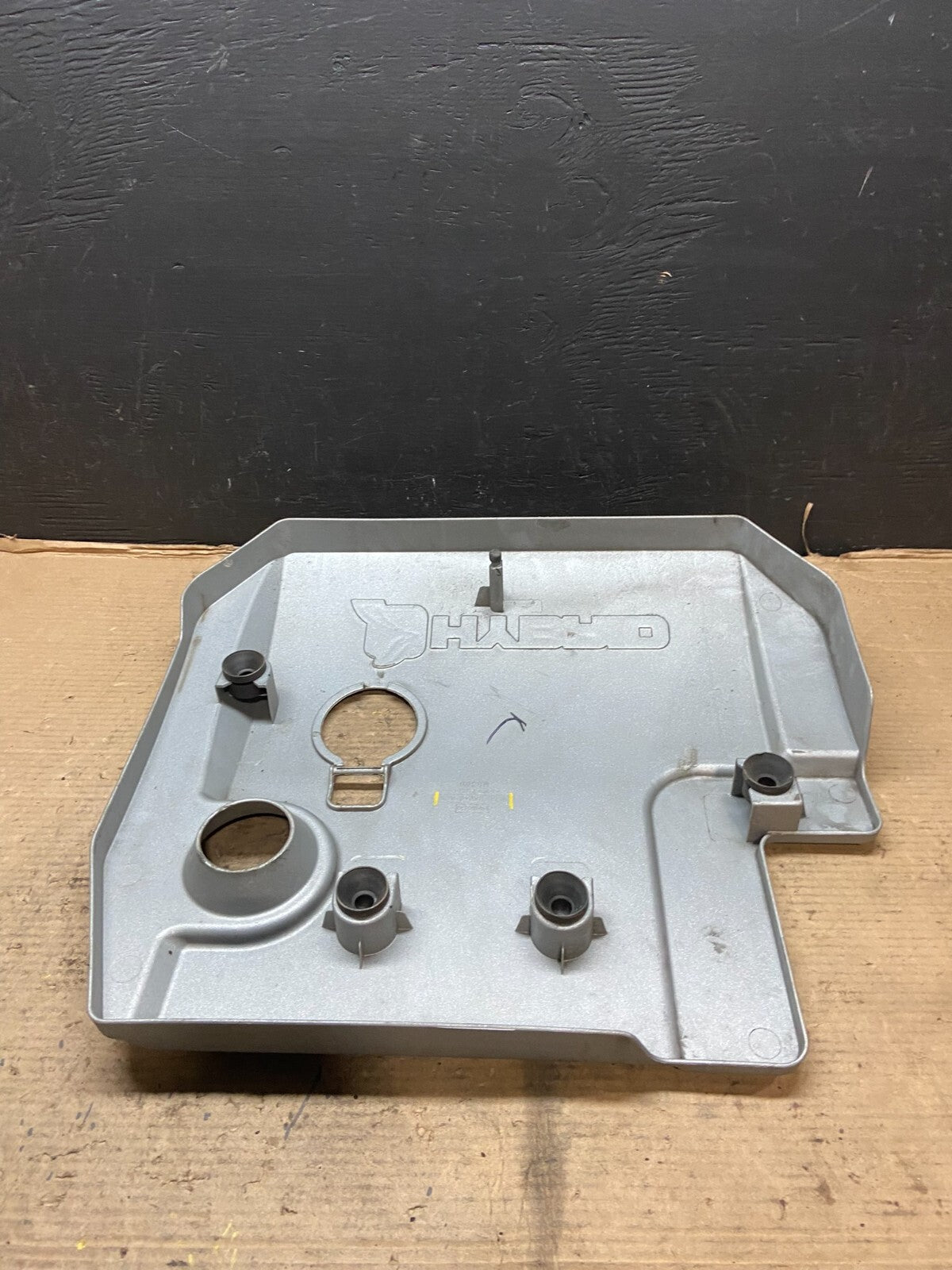 2005 to 2008 Ford Escape Hybrid Engine Motor Cover E8352 DG15