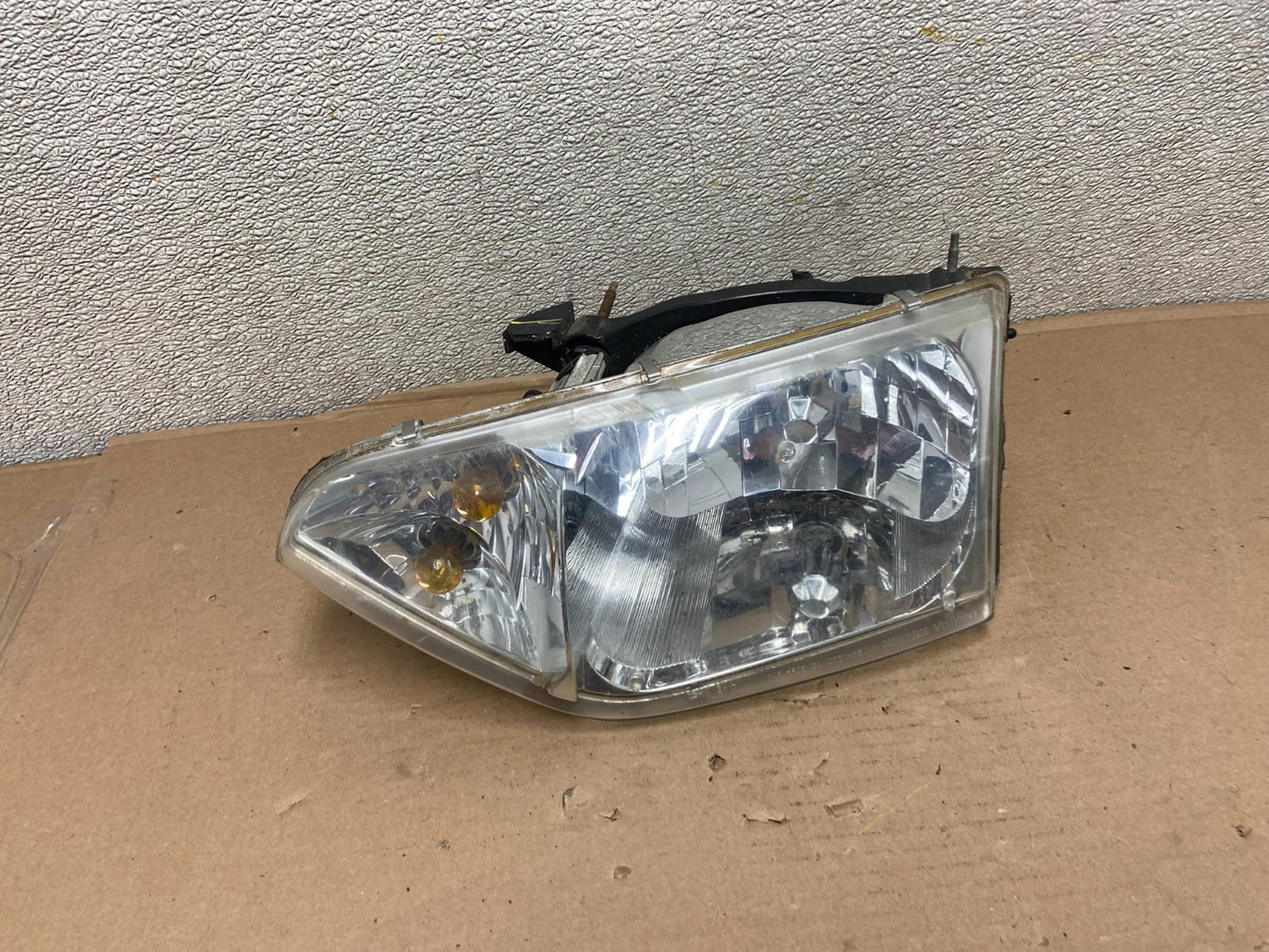 2001 to 2002 Nissan Quest Left Driver LH Side Halogen Headlight AA9897 DW0