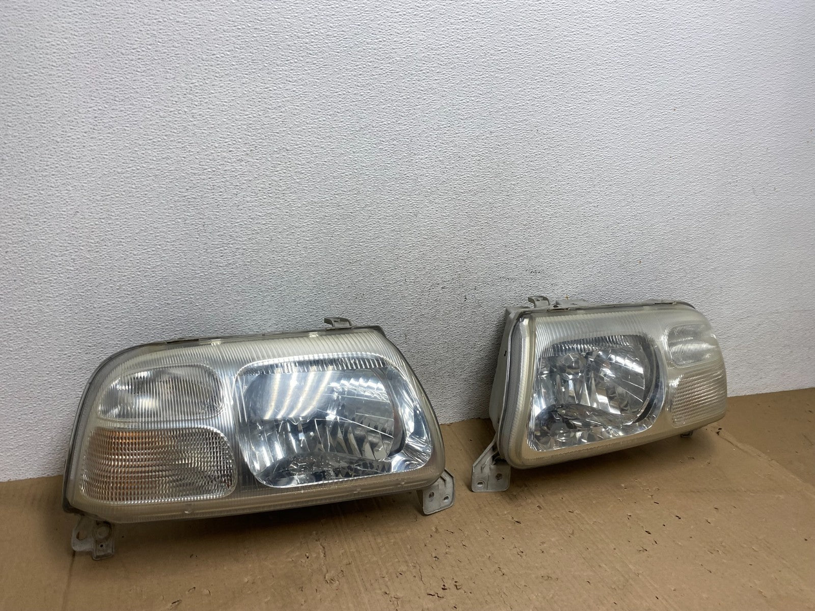 1999-2005 Suzuki Grand Vitara Left+Right Side Set Halogen Headlights AE9224 DW2