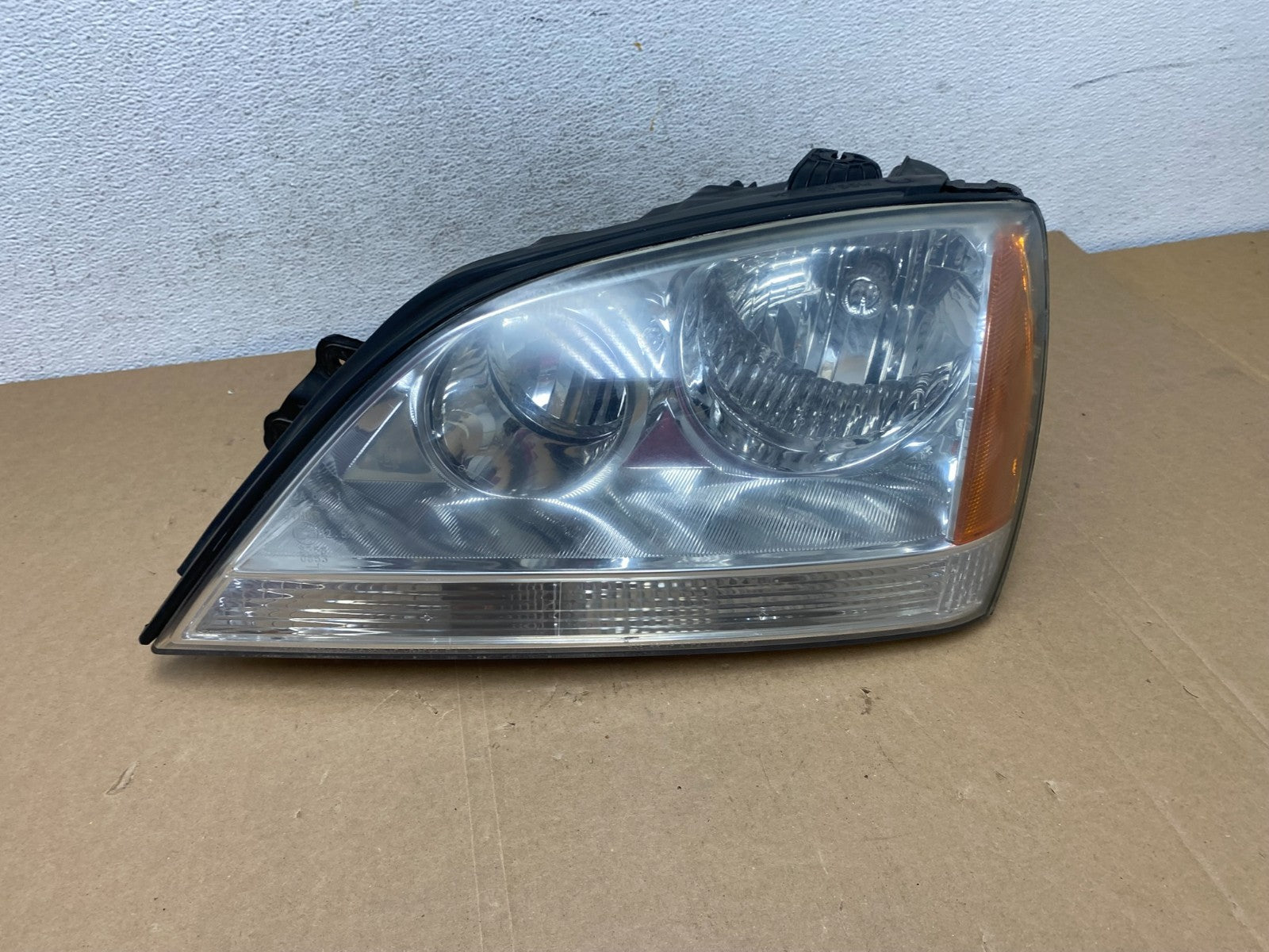 2004 2005 2006 Kia Sorento Left Driver Lh Side Headlight Halogen AD7875 DW0