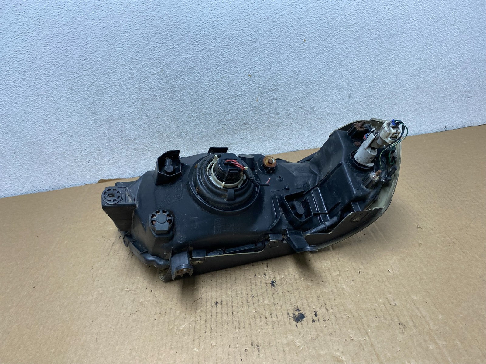 2000 - 2006 Mitsubishi Montero Left Driver Lh Side Headlight Halogen AG2083 DW7