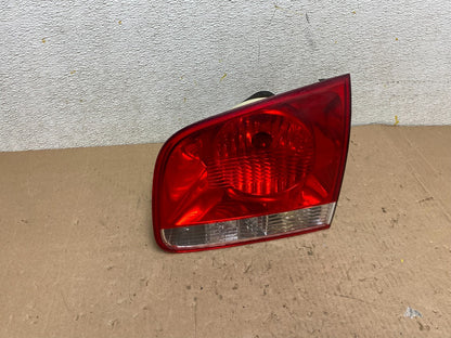 2004-2007 Volkswagen Touareg Right Passenger Rh Inner Tail Light M2211 DW0