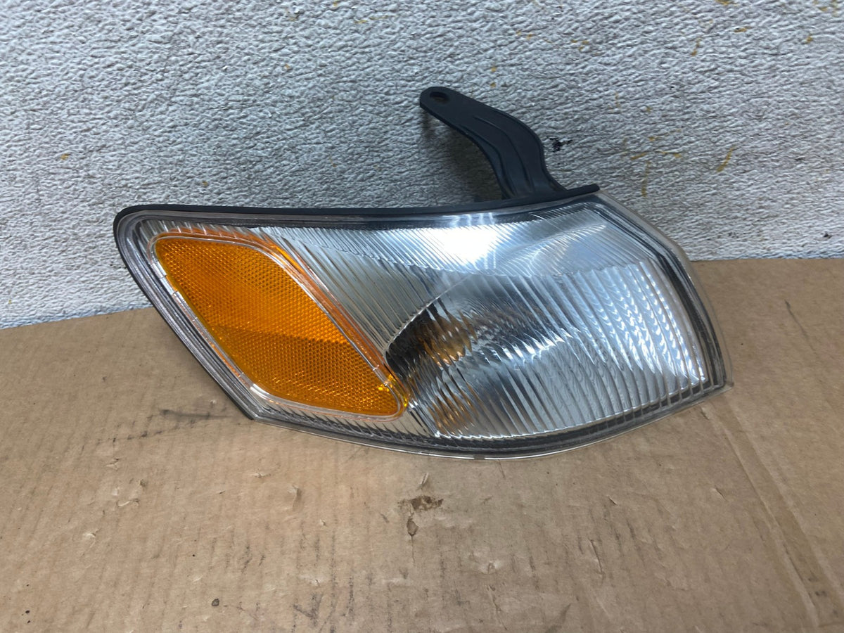 1997 1998 1999 Toyota Camry Right Passenger RH Turn Signal DEPO AI6992 LK0