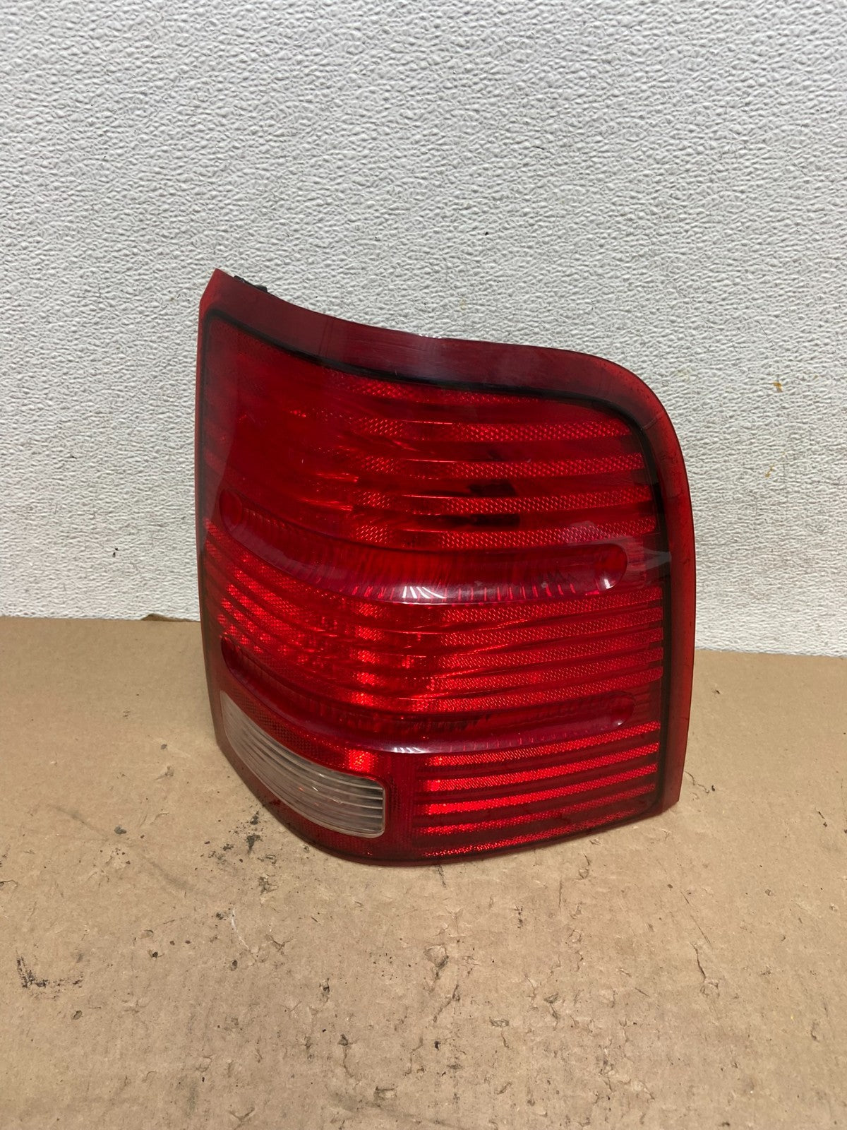 2002 to 2005 Ford Explorer Right Passenger Rh Side Tail light AG4382 PS0