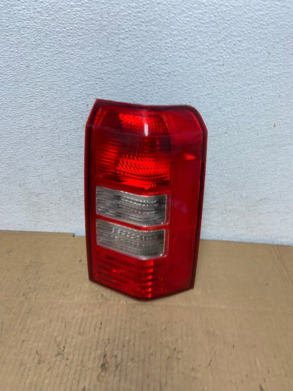 2008-2016 Jeep Patriot Right Passenger Rh Side Tail Light AD0971 LK0