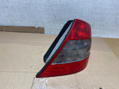 2003 to 2006 Mercedes E E320 E500 Sedan Right Passenger Tail Light U2801 DW2