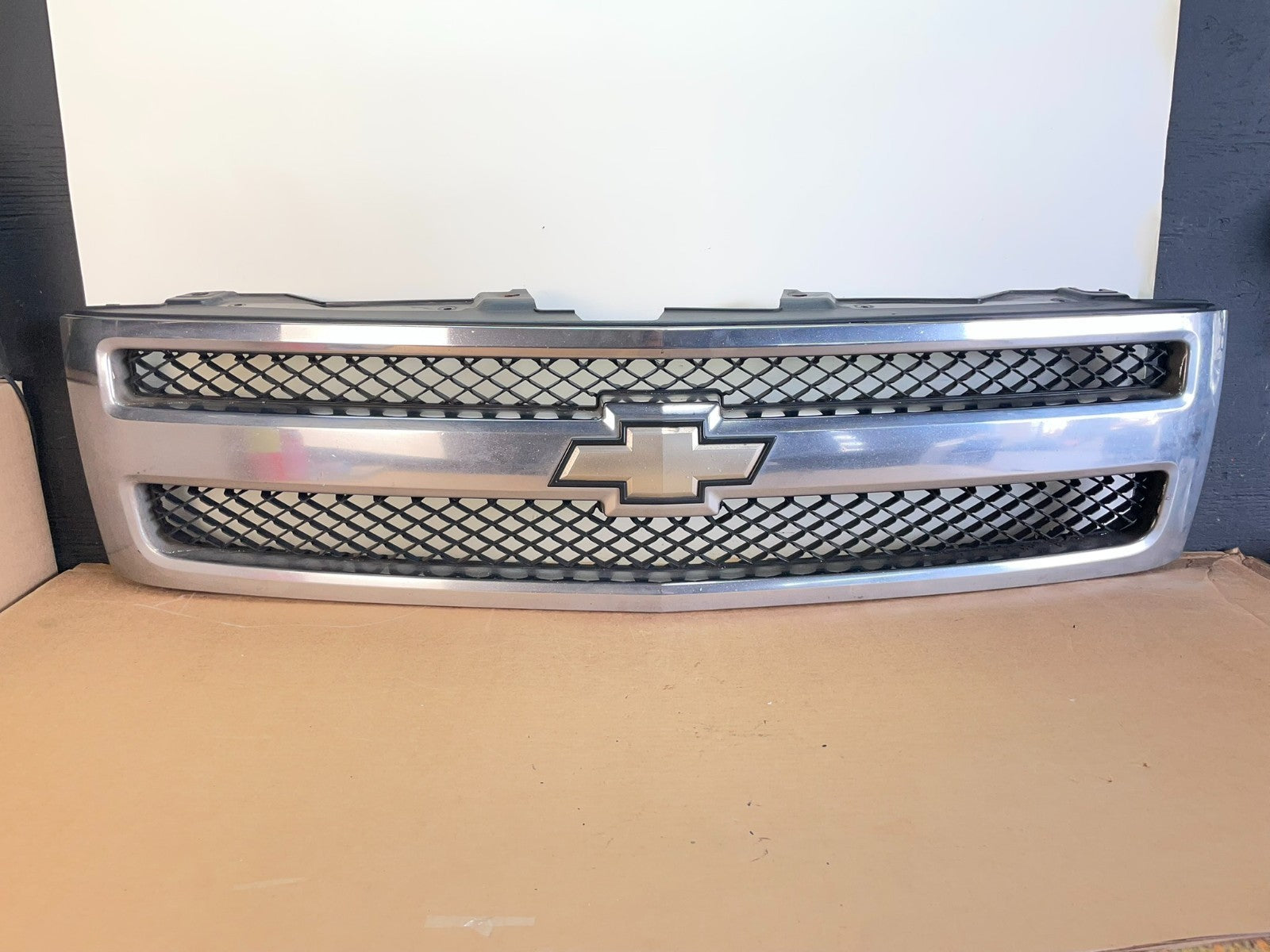 2007 to 2013 Chevrolet Silverado 1500 Front Chrome Grille Grill AG0855 DG0