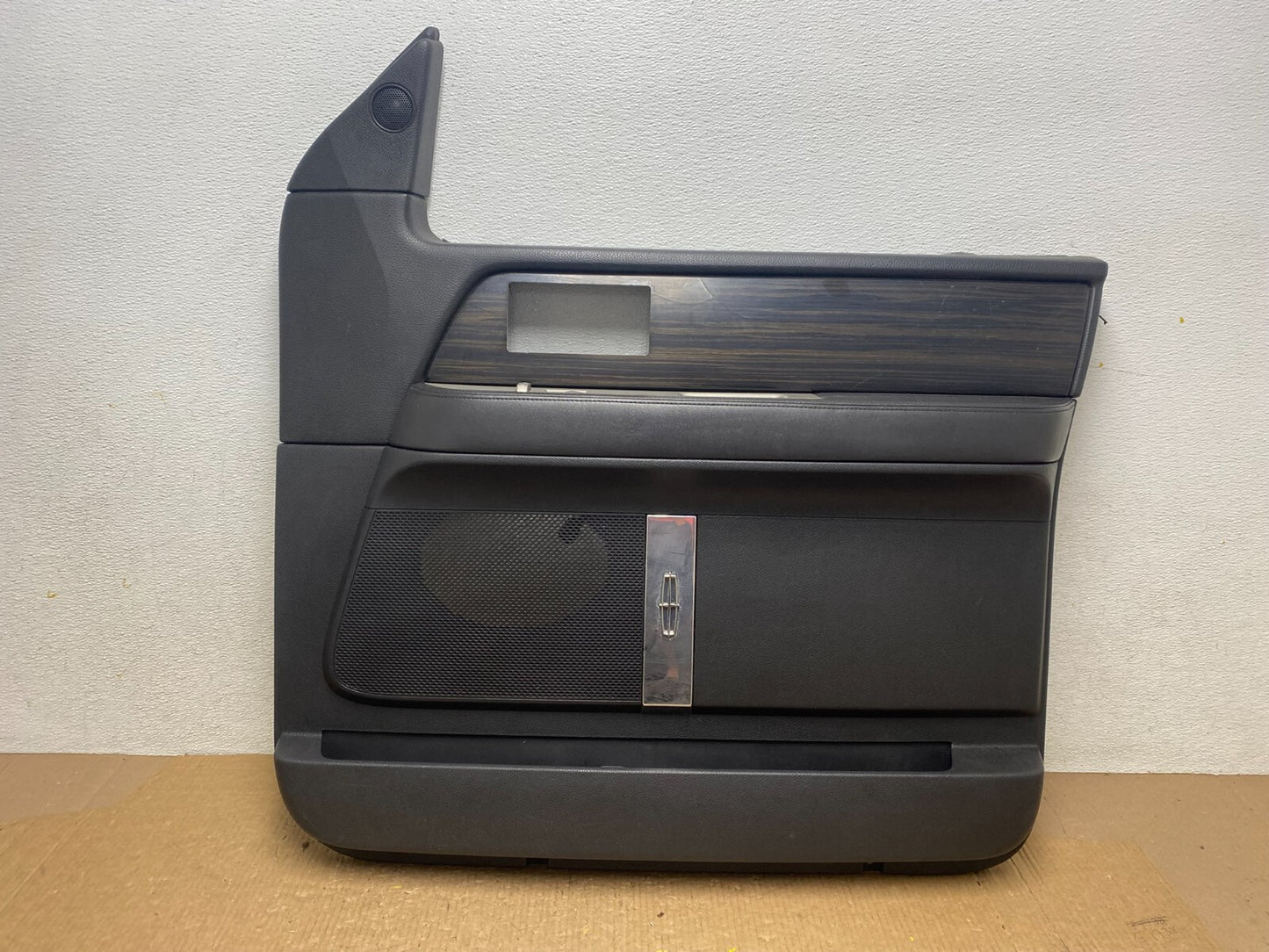 2007-2014 Lincoln Navigator Right Passenger Side Front Door Panel G1793 DG10