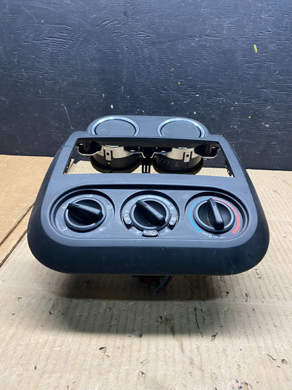 2007 to 2010 Jeep Patriot Dash Climate Temperature Control Radio Bezel OEM L06301