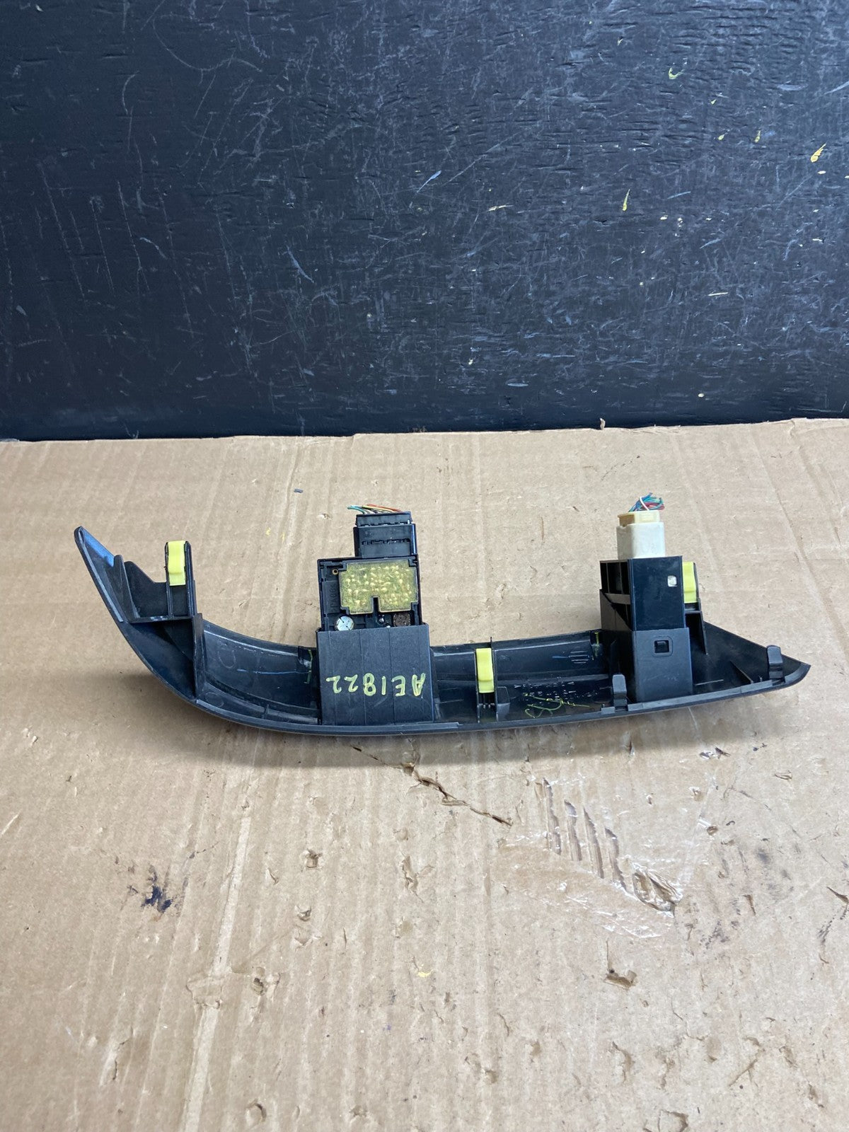 2004 to 2010 Toyota Sienna Left Side Climate Switches Bezel Trim AE1822 DG3