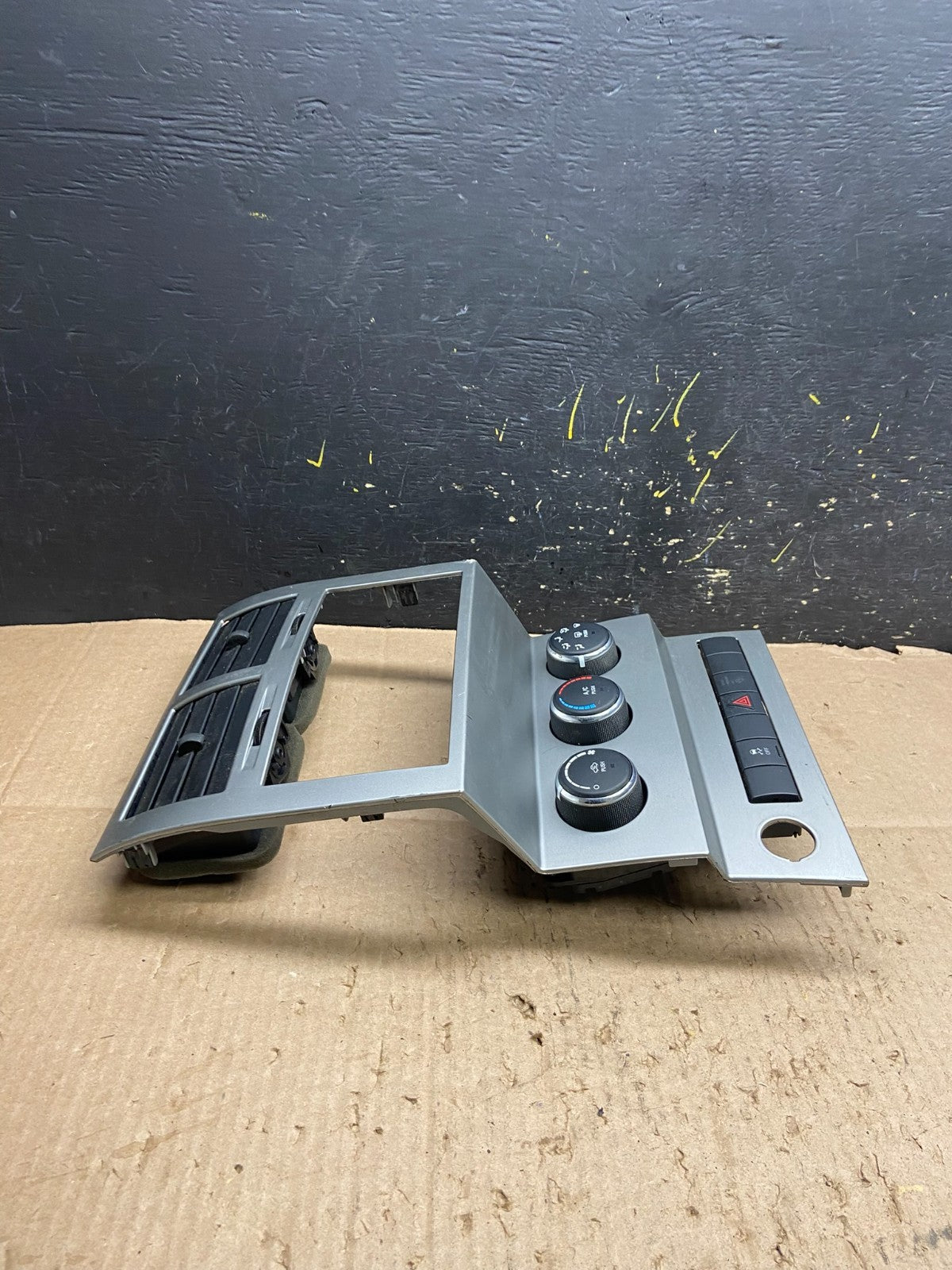 2007 to 2012 Dodge Nitro Dash Climate Temperature Control Radio Bezel Y5561 DG2