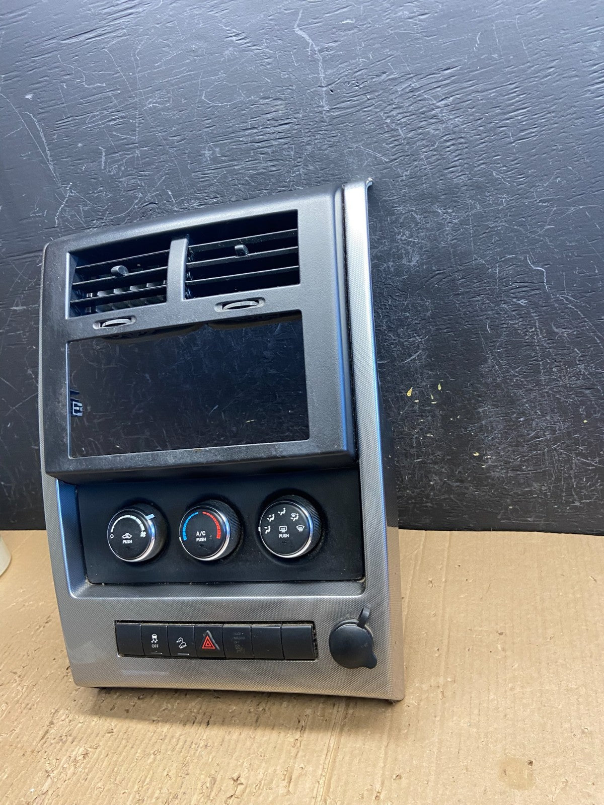 2008 to 2012 Jeep Liberty Dash Climate Temperature Control Radio Bezel AF1709 DG1
