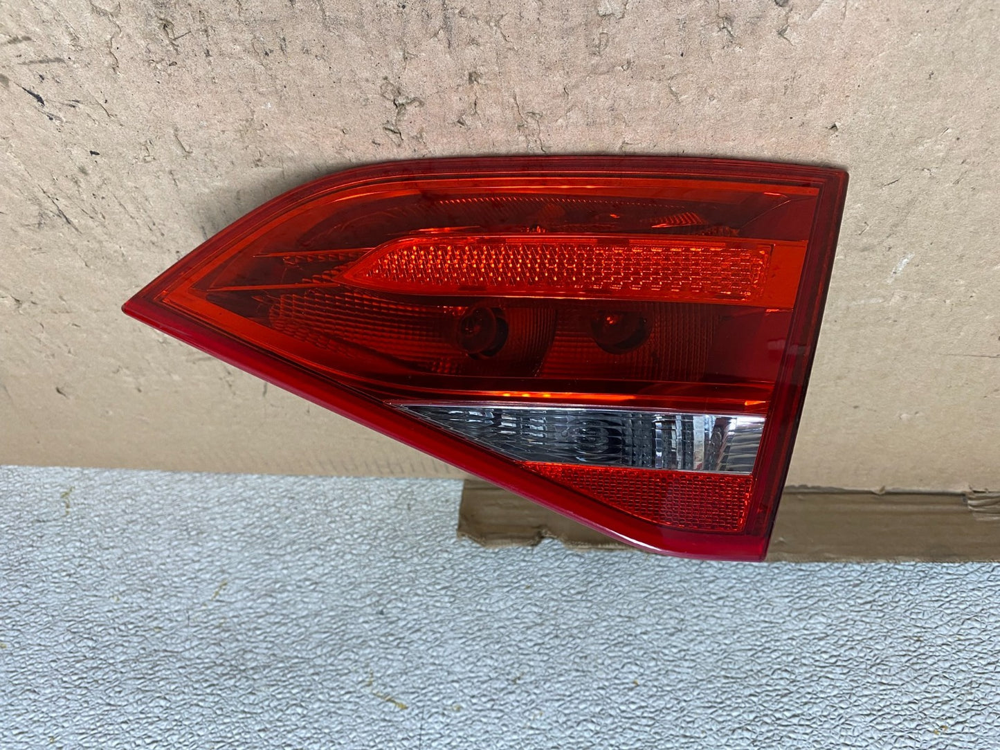 2009 2010 2011 2012 Audi A4 Sedan Right Passenger Inner Tail Light U9609 DW0