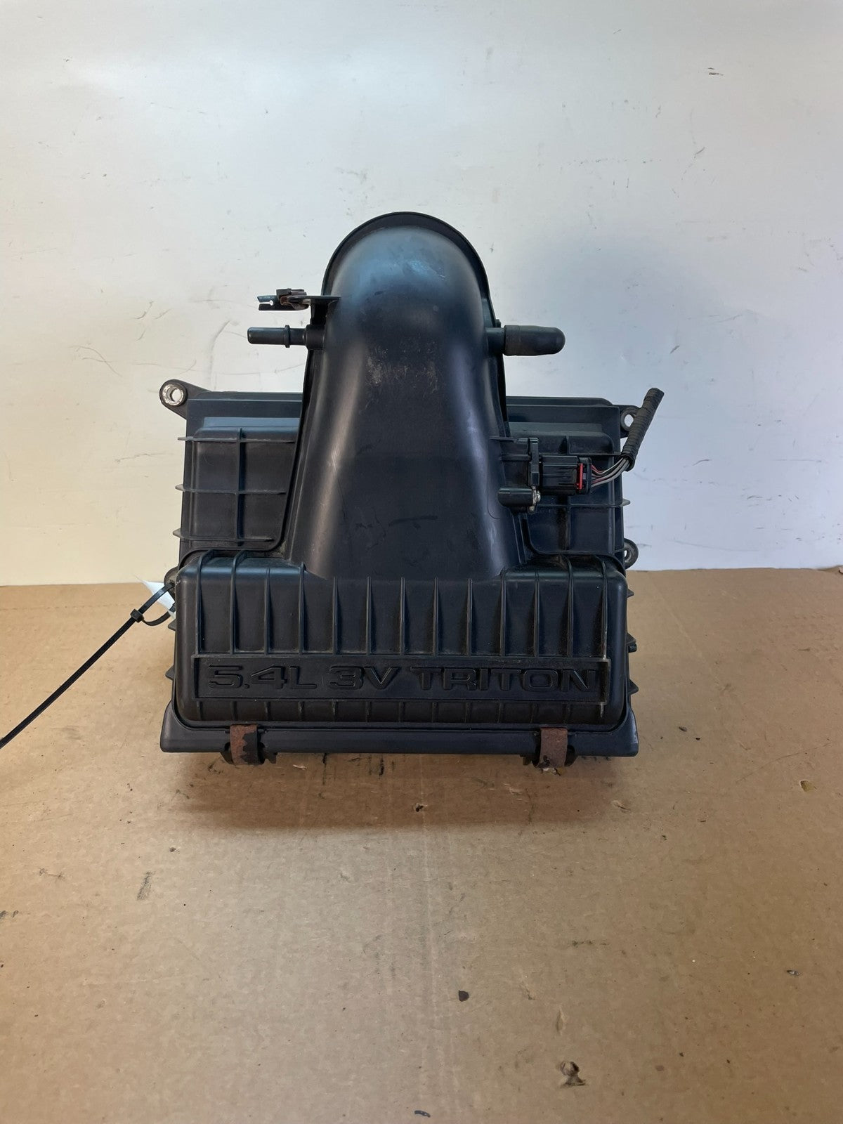 2004-2008 Ford F150 5.4L 3V Engine Air Intake Cleaner Filter Box AG7614 DG0