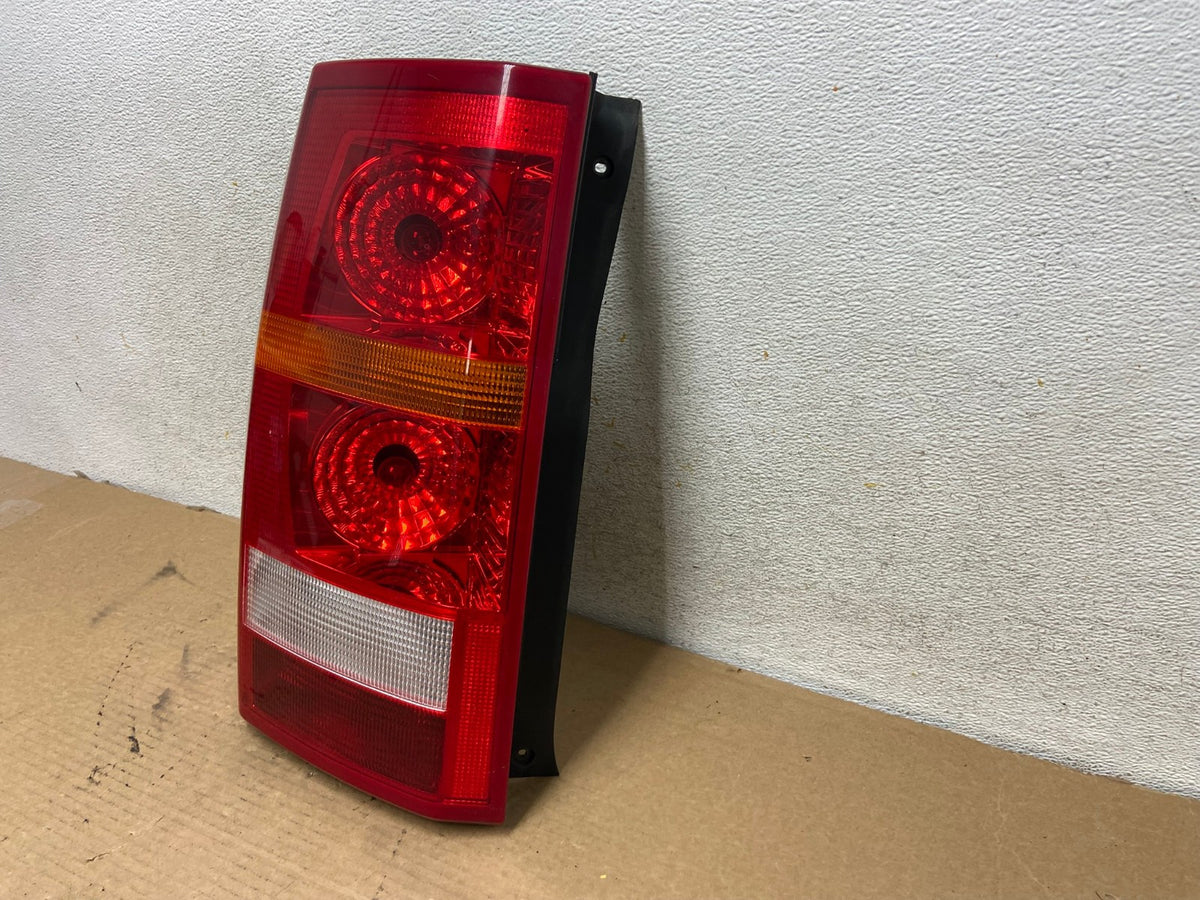 2005 - 2009 Land Rover LR3 Left Driver LH Side Tail Light AH4193 LK2