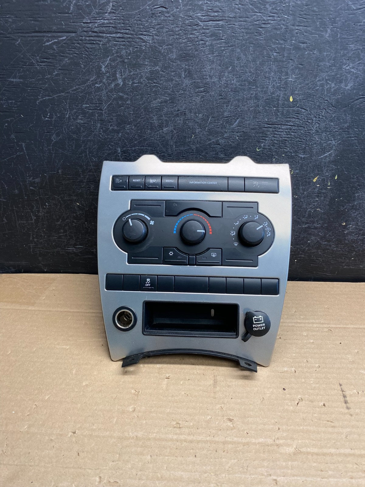 2005 2006 2007 Jeep Commander Grand Cherokee A/C Climate Control Bezel T1818 DG0