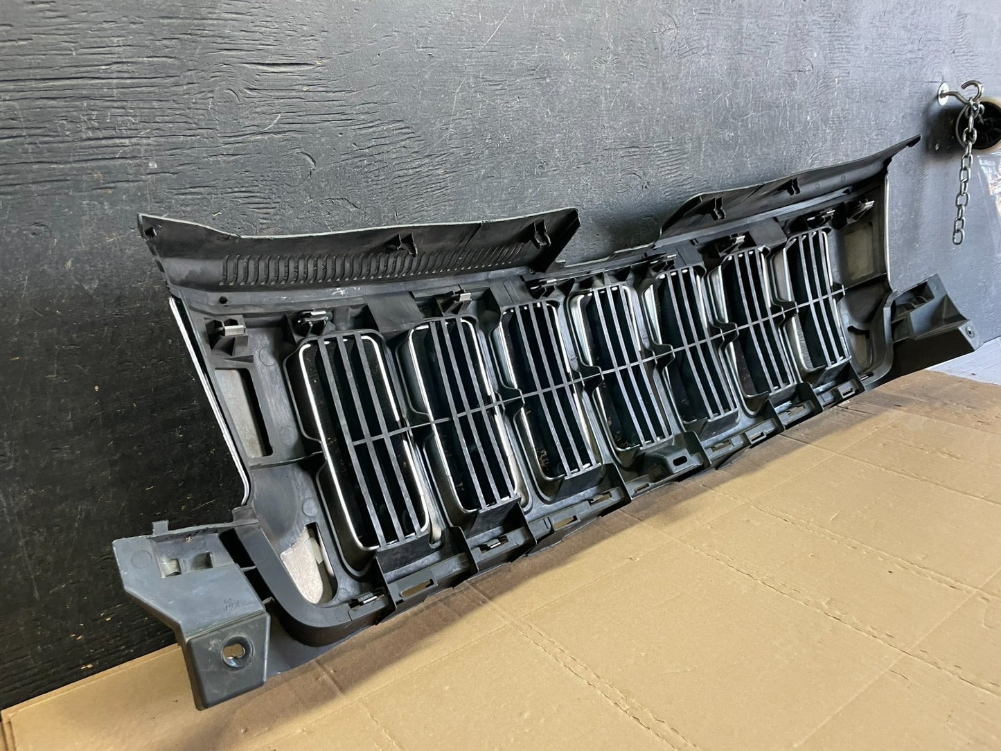 2011 to 2013 Jeep Grand Cherokee Front Upper Grill Grille OEM AA8808 DG7