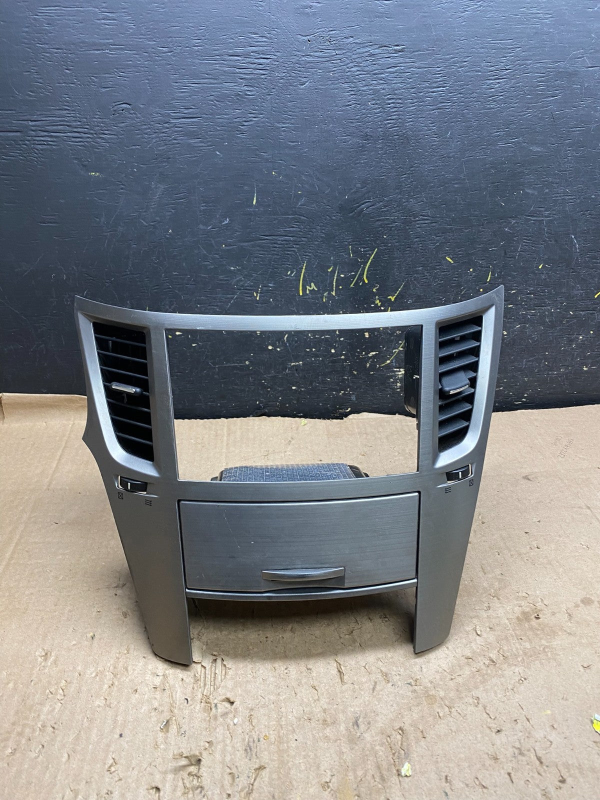 2010 - 2014 Subaru Outback Radio Console Dashboard Center Panel Trim z1965 DG0