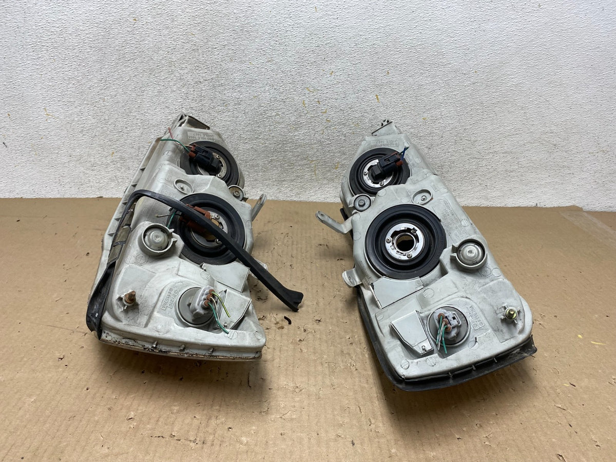 2000 to 2004 Toyota Avalon Halogen Left+Right Headlights AH5946 DW11