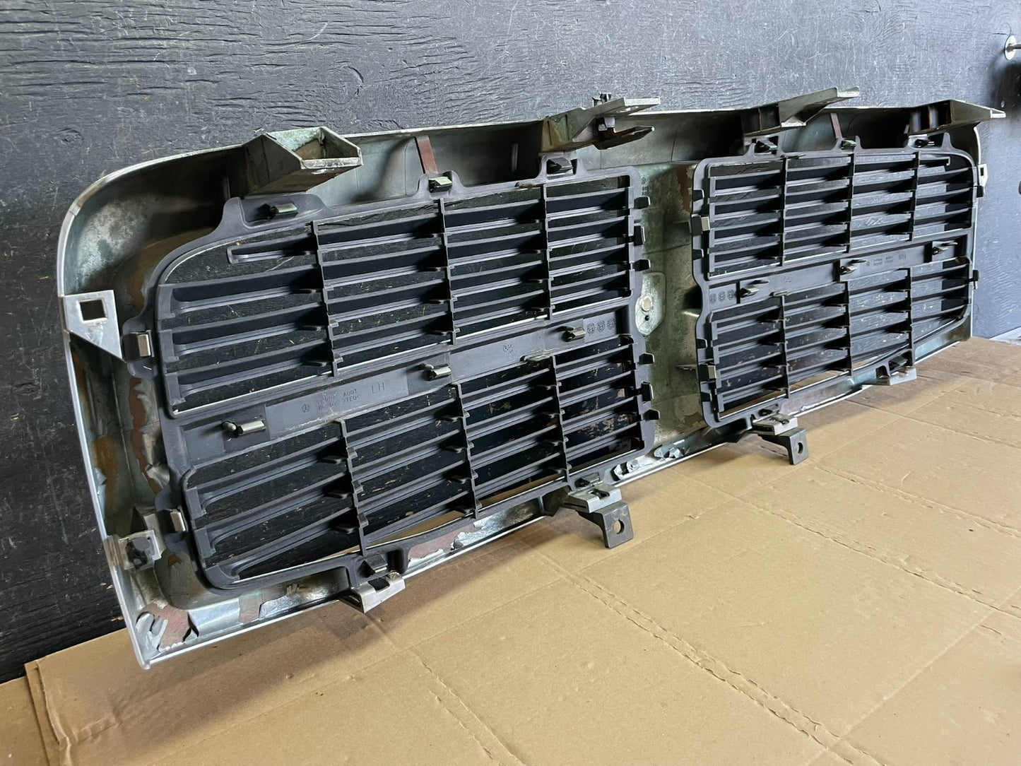 2004 to 2006 Dodge Durango Front Upper Chrome Grill Grille Oem AA8809 DG11