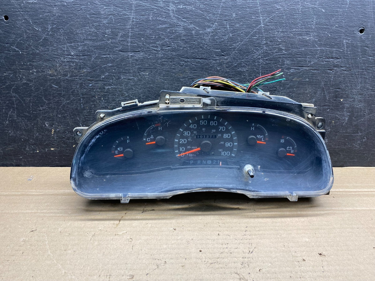 2001 - 2002 Ford Econoline E250 E350 Van Speedometer Instrument Cluster AH7543DG0