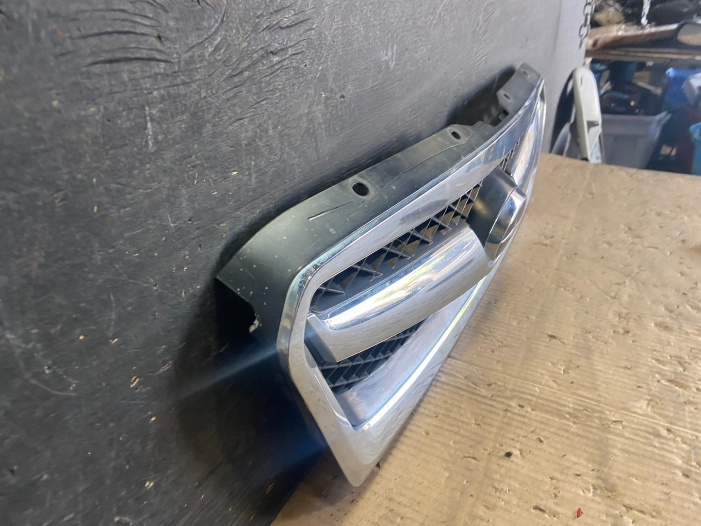 2010 to 2012 Subaru Legacy Outback Wagon Front Grill Grille R5515 DG2