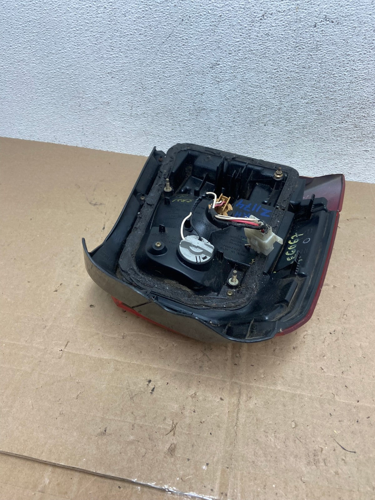 2001 - 2002 Subaru Forester Right Passenger RH Side Tail Light AE6067 LK6