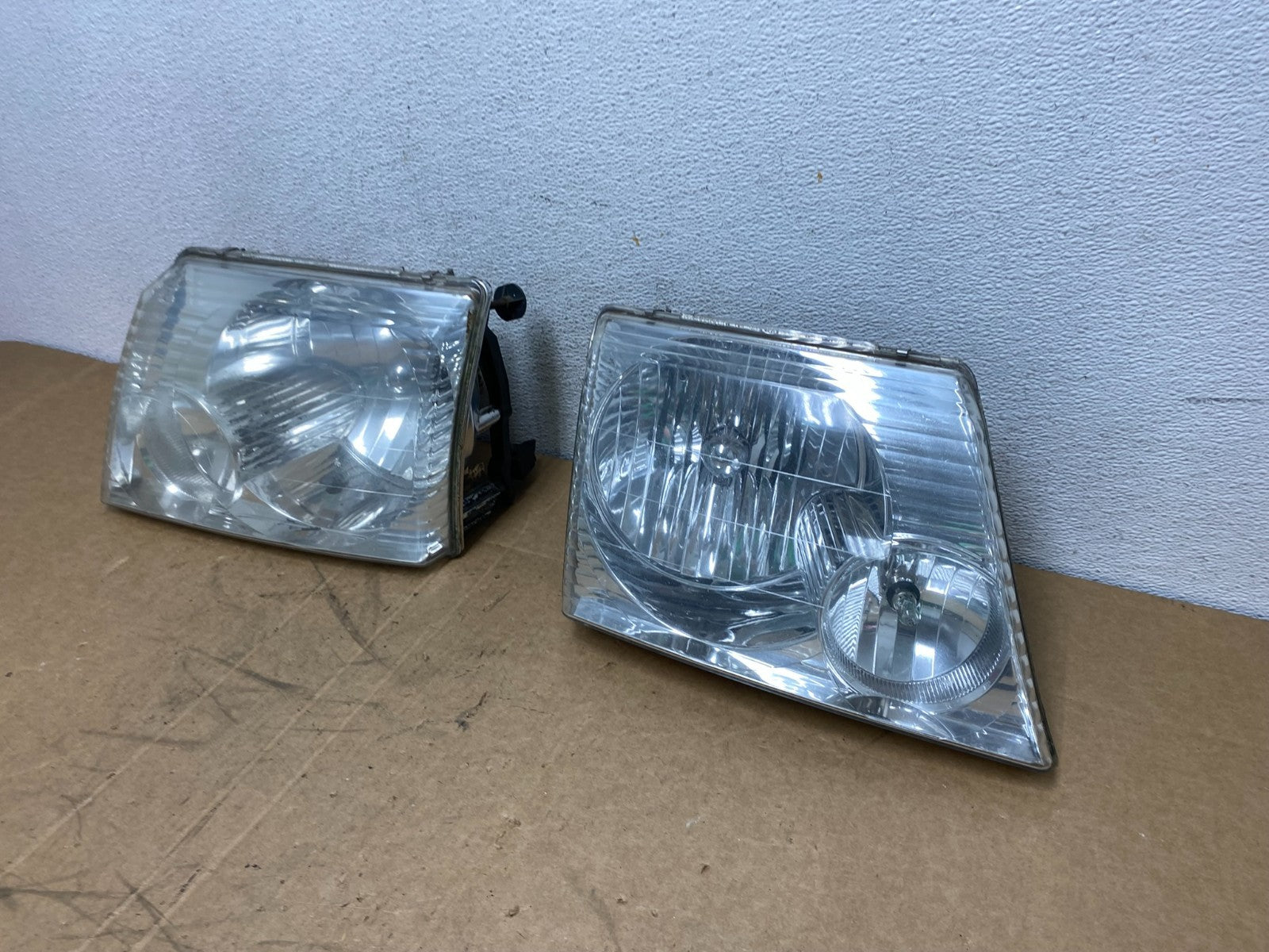 2006 2007 2008 2009 2010 Ford Explorer Left+Right Set Headlights AD6335 DG1