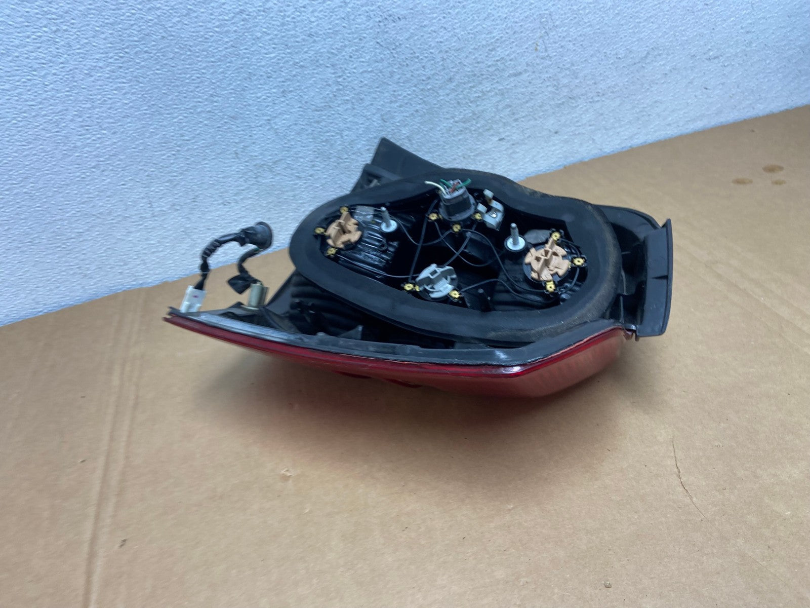 2001 2002 2003 Toyota Highlander Left Driver LH Tail Light AD2555 LK3