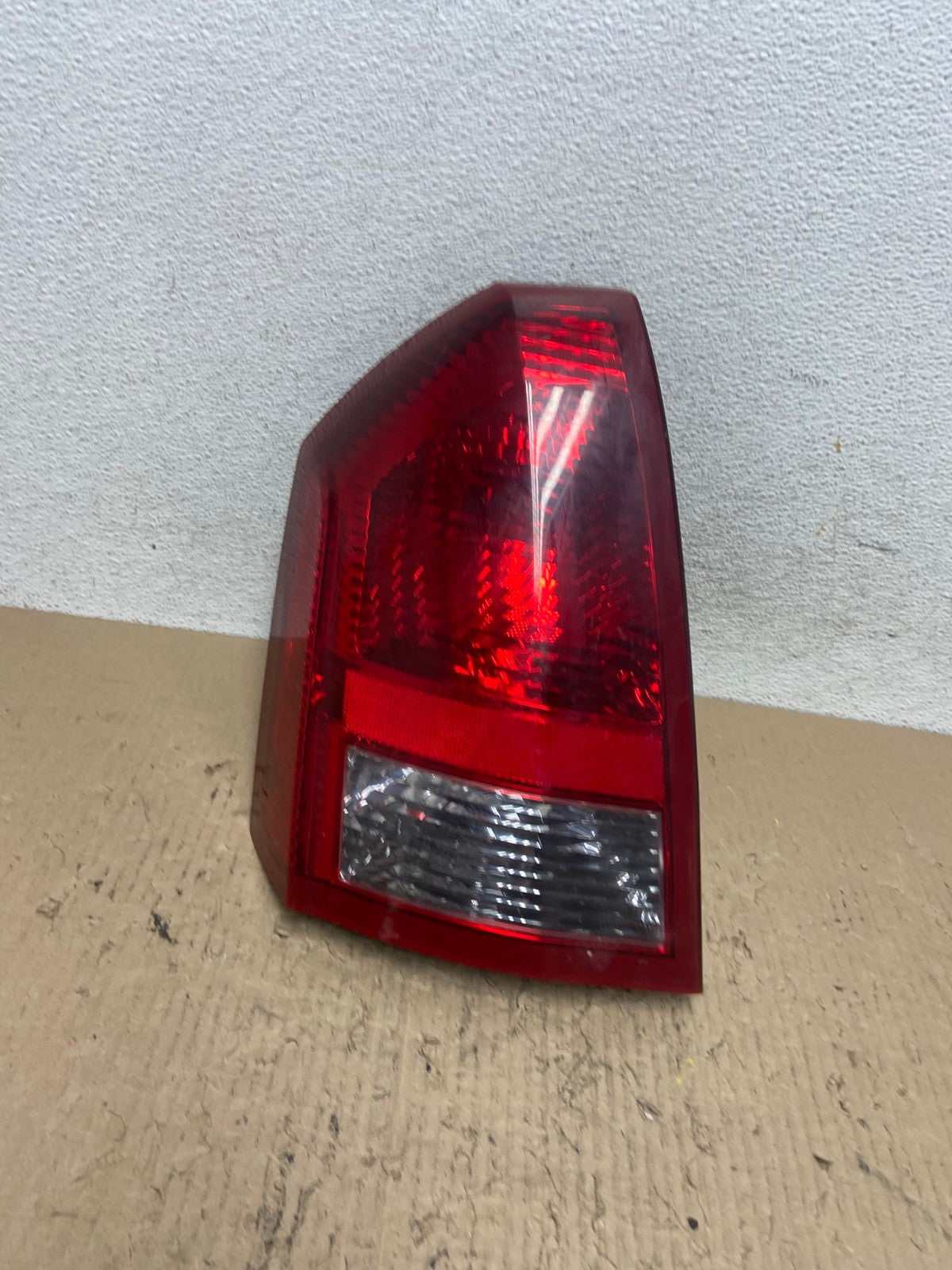 2005 - 2007 Chrysler 300 Left Driver Lh Side Tail Light AF7130 LK0