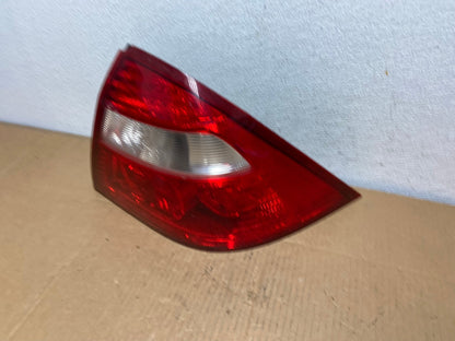 2005 2006 2007 Ford Five Hundred Right Passenger RH Side Tail Light AD0813 L1