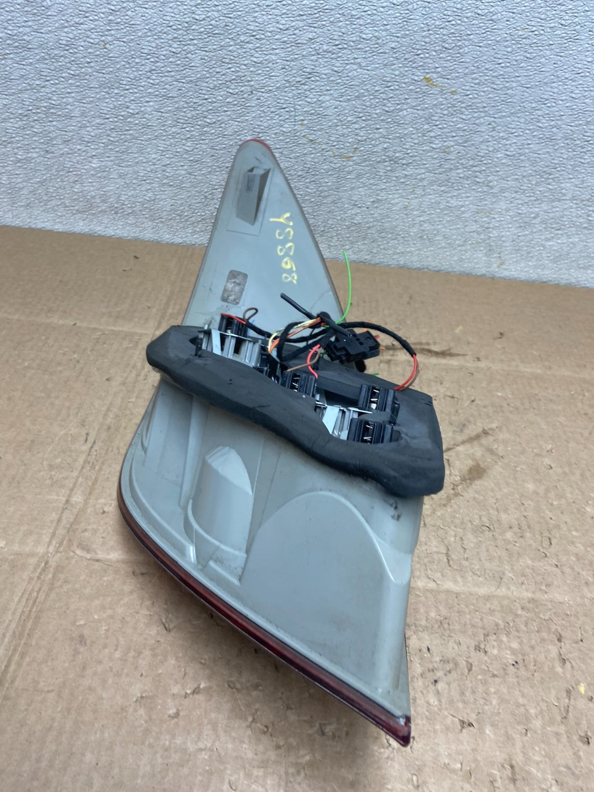 2006 to 2010 Mercedes W251 R-Class Left Driver LH Side Tail Light Y8868 DW5