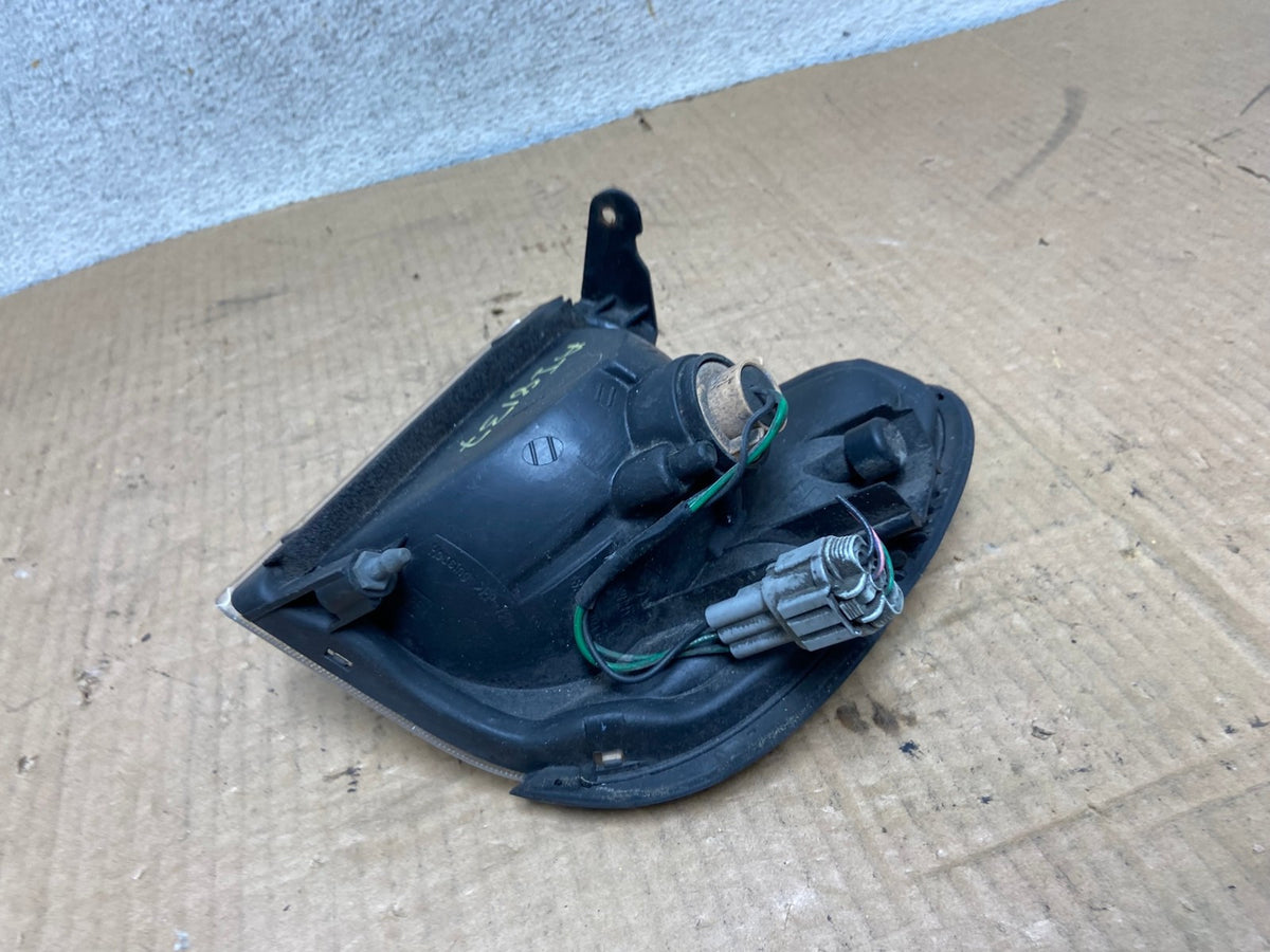 1999 to 2004 Nissan Pathfinder Passenger Right Park Light Turn Signal AI8137 LK5