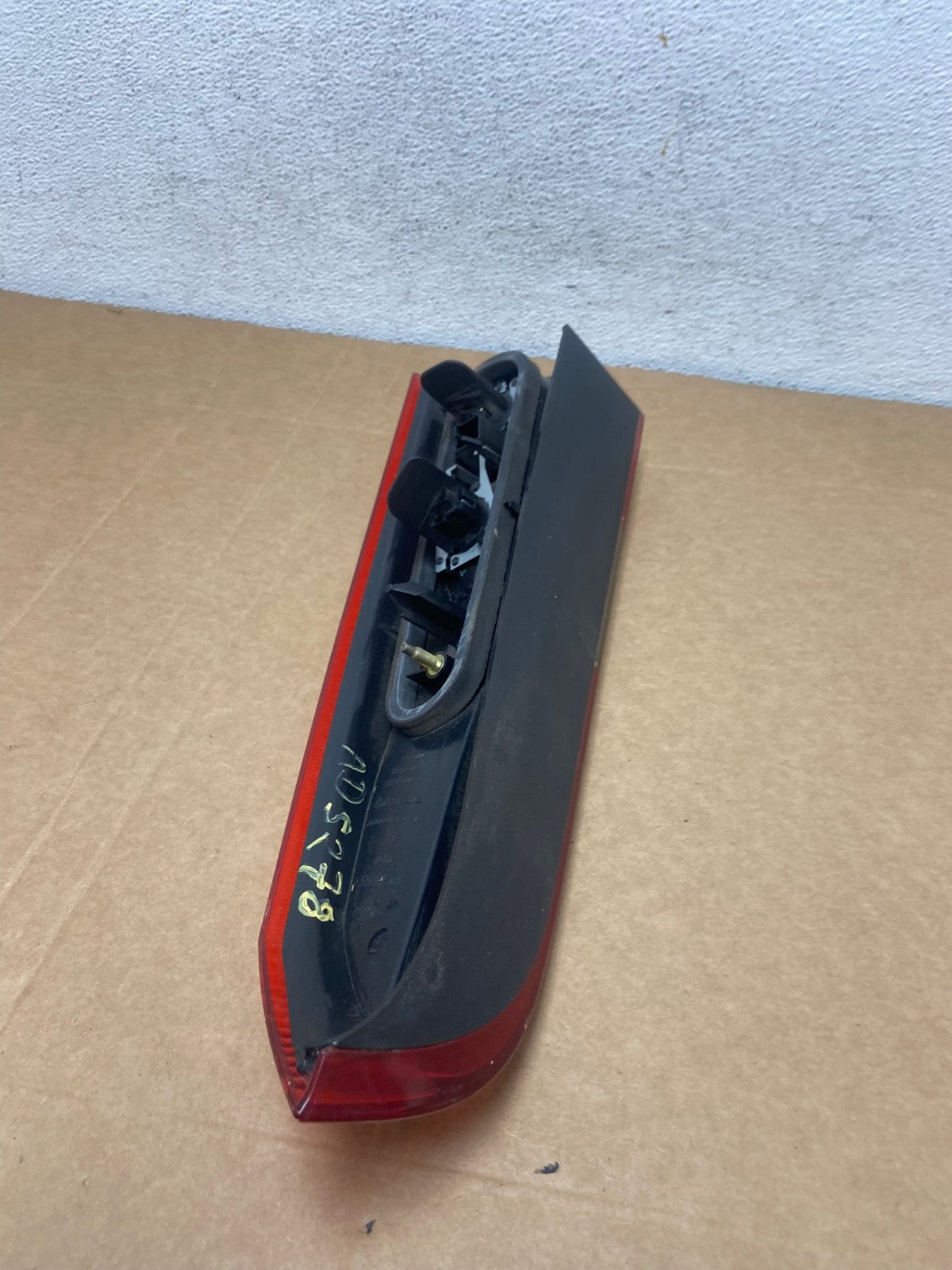 2001 - 2004 Volvo XC70 V70 Left Driver LH Side Tail Light Upper AD5278 LK6