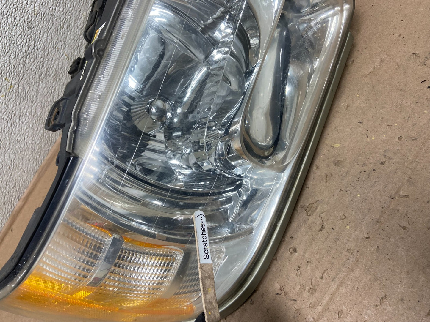 2001 to 2003 Infiniti QX4 Xenon HID Right Passenger Side Headlight OEM AB0822 DW3