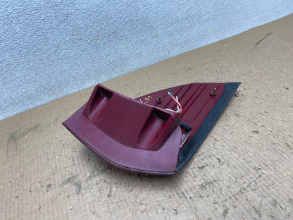 2004-2005 Toyota Sienna Right Passenger Rh Side Tail Light W7472 DW4