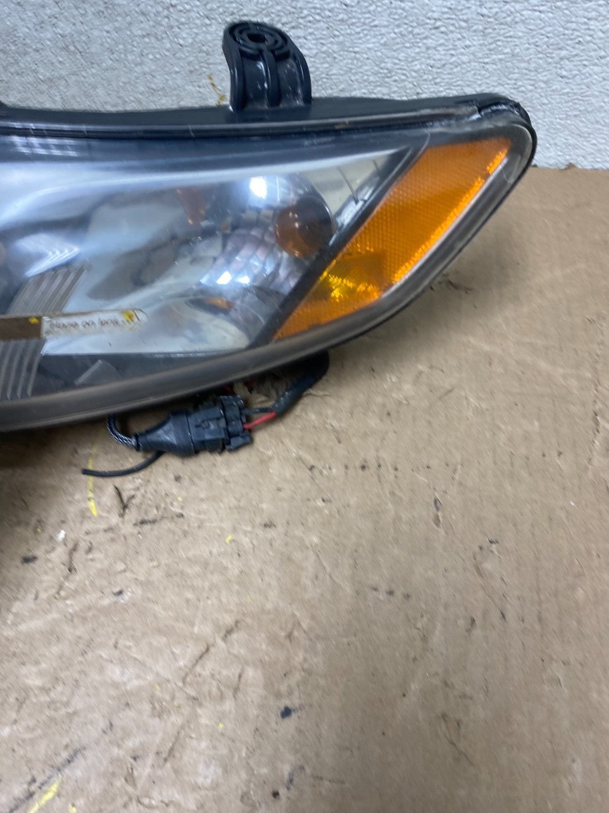 2010 to 2013 Kia Forte Koup Left Driver LH Halogen Headlight OEM S2003 DW5