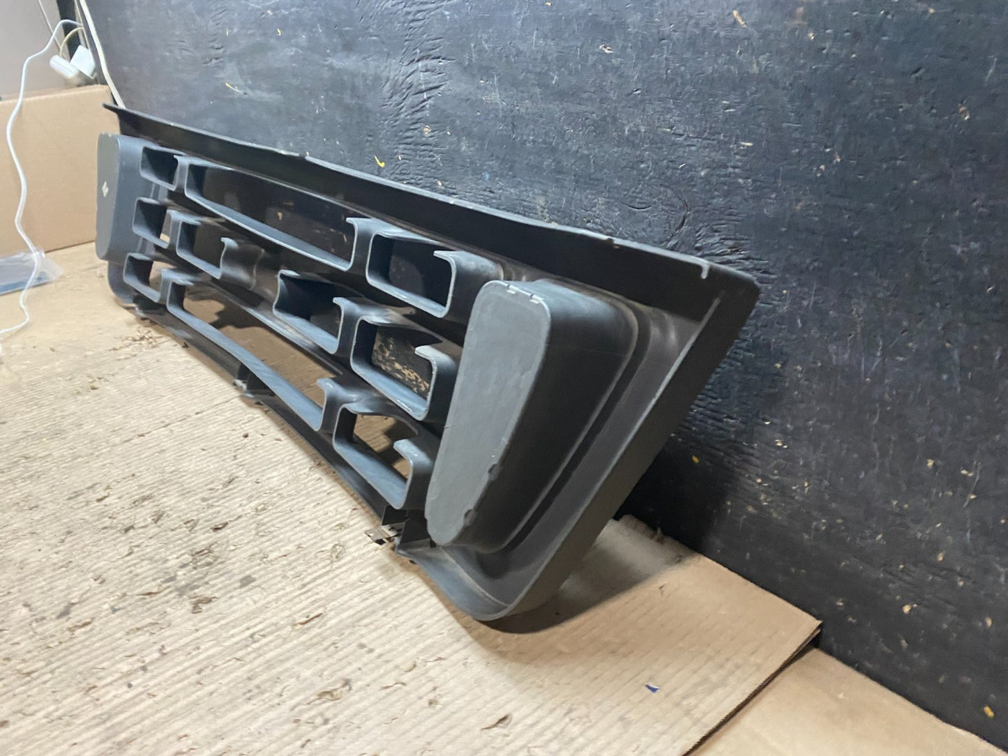 2003 to 2007 Ford Econoline E150 E250 E350 Front Grille Grille V6741 DG9